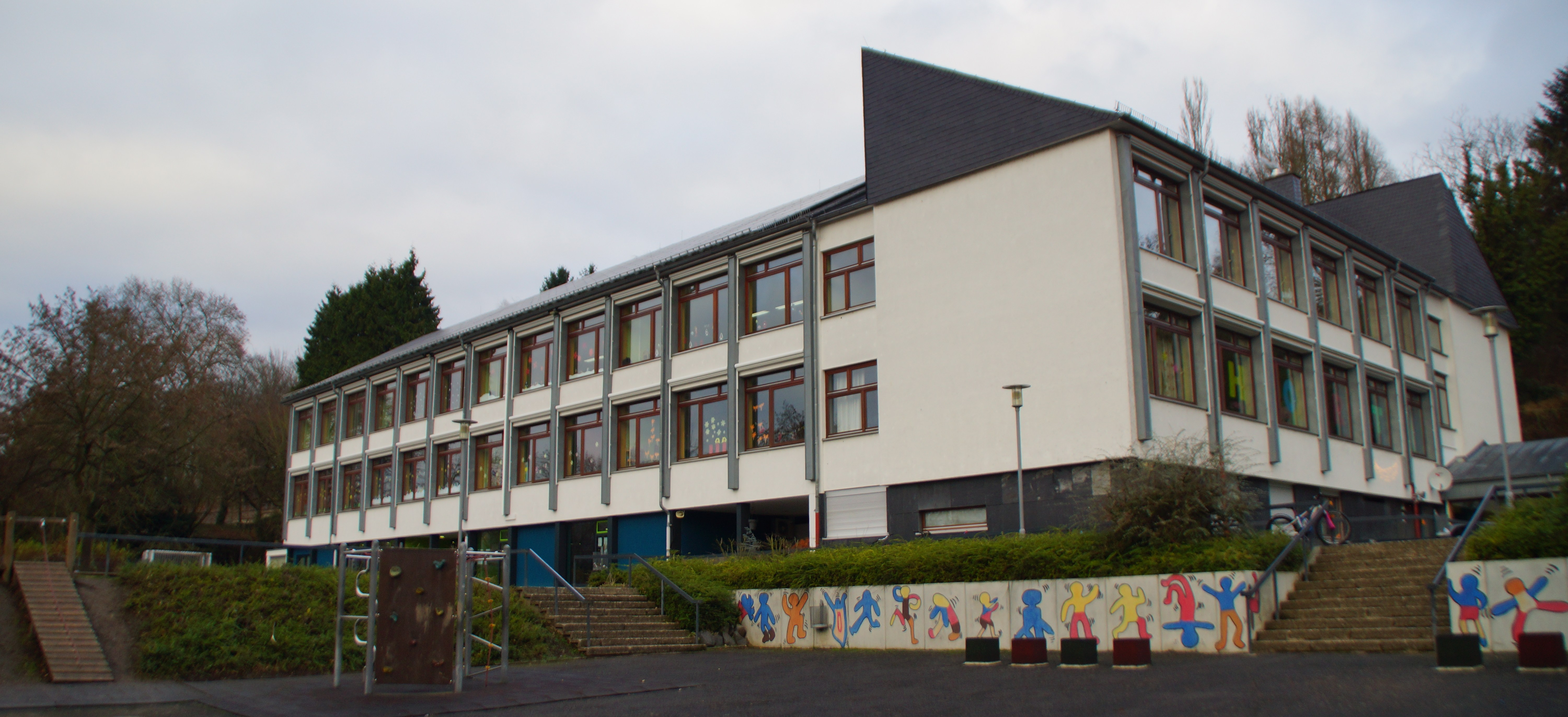 Außenansicht der Grundschule Vallendar